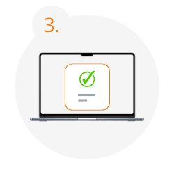 Computadora con ícono de verificación, confirmando que el dinero ha sido enviado